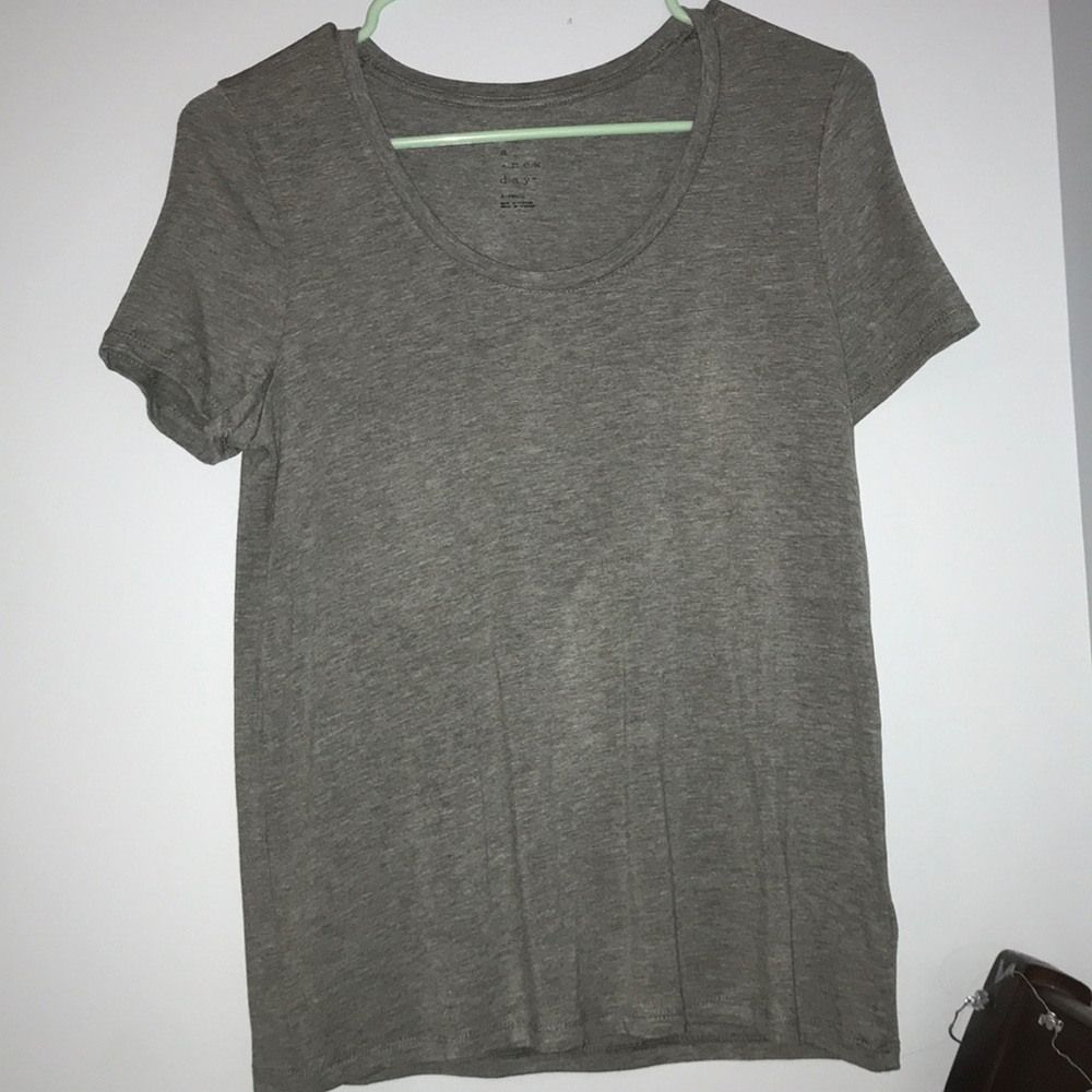 grey tee